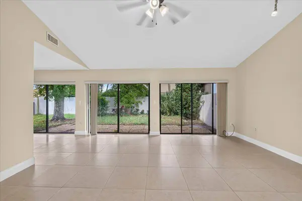 572 SW 28TH AVE, Delray Beach, FL 33445
