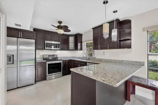 572 SW 28TH AVE, Delray Beach, FL 33445