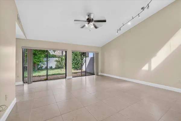 572 SW 28TH AVE, Delray Beach, FL 33445