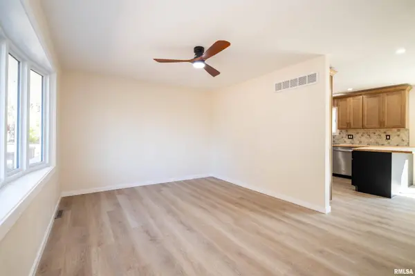 4502 NW SCENIC DR, Peoria, IL 61615