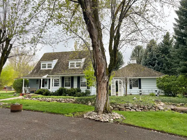 Cottage-Home-Tour-Outside-49