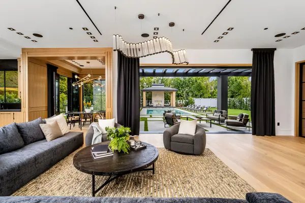 Top Reasons to Choose The Tash Team for Buying a Luxury Home,Betty Toroyan