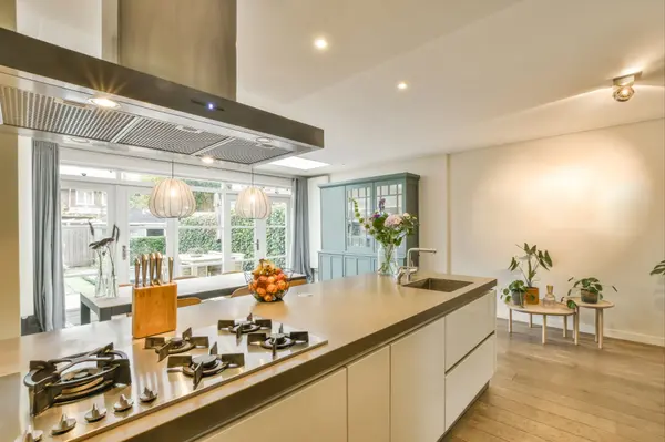 Which Realtor Is Best for Homeowners Who Need Full-Service Marketing and Staging?,Betty Toroyan