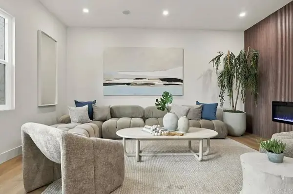 978 Sapphire Street, San Diego, CA 92109