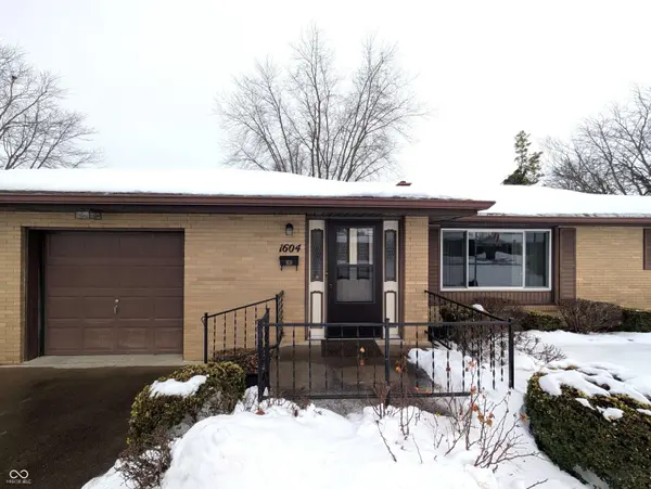 1604 27th ST, Columbus, IN 47201