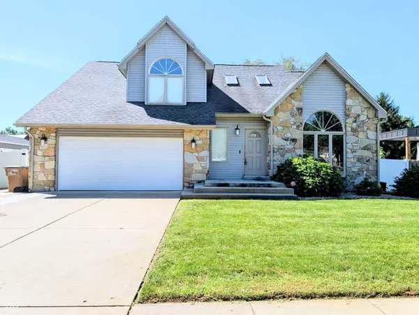 2323 Crump LN