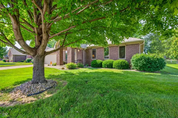 5122 Columbia DR, Columbus, IN 47203