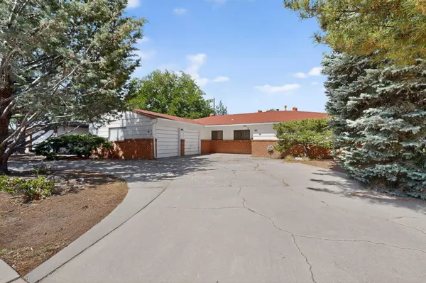 2825 Las Cruces RD NE, Albuquerque, NM 87110
