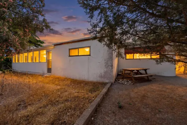 2825 Las Cruces RD NE, Albuquerque, NM 87110