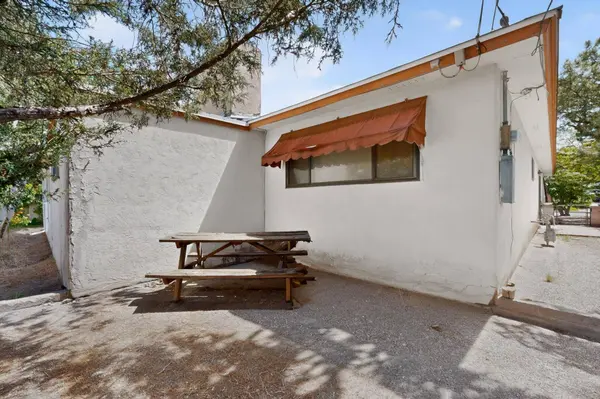 2825 Las Cruces RD NE, Albuquerque, NM 87110