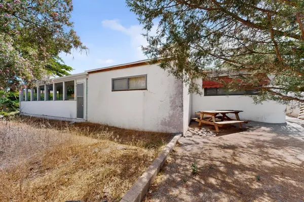2825 Las Cruces RD NE, Albuquerque, NM 87110