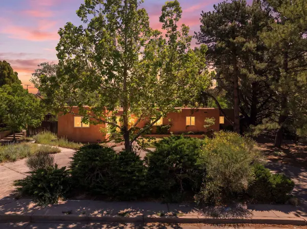 414 Vassar DR NE, Albuquerque, NM 87106