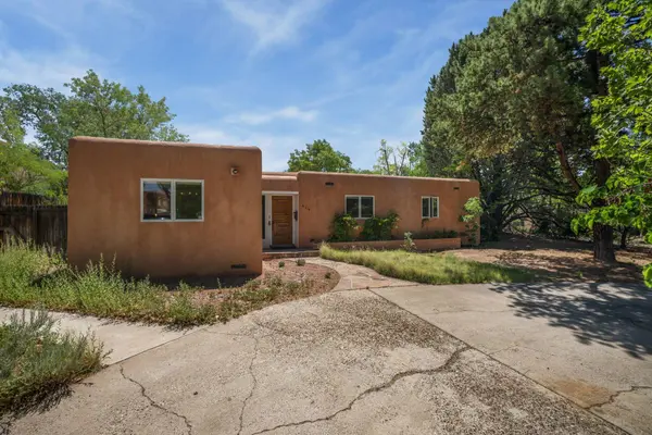 414 Vassar DR NE, Albuquerque, NM 87106