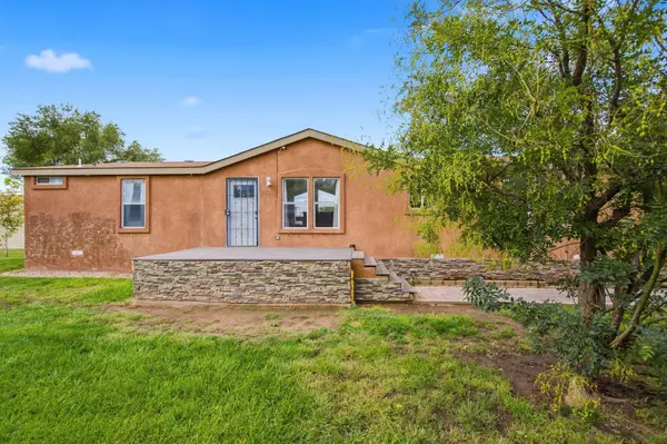113 Hacienda RD NW, Albuquerque, NM 87114