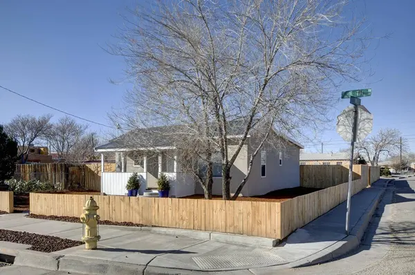 1325 8th ST NW, Albuquerque, NM 87102