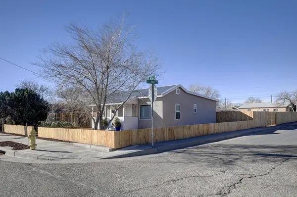 1325 8th ST NW, Albuquerque, NM 87102