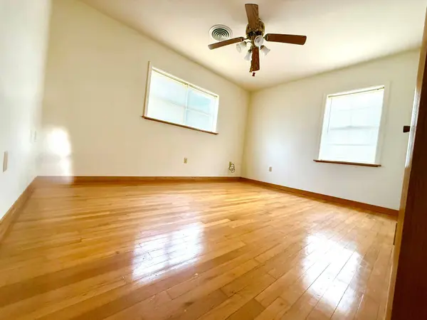 1204 E Lake DR, Taylor, TX 76574