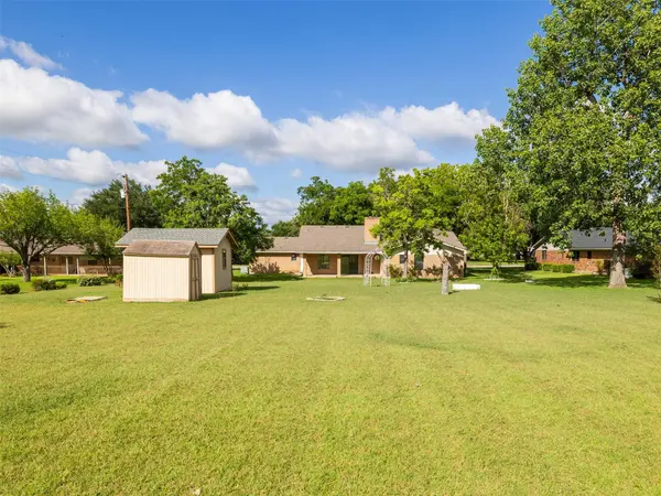 2707 North DR, Taylor, TX 76574