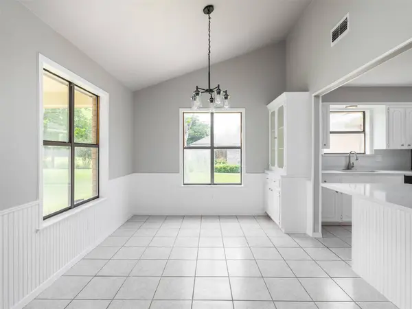 2707 North DR, Taylor, TX 76574