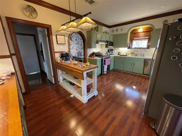 710 W 11th ST, Taylor, TX 76574