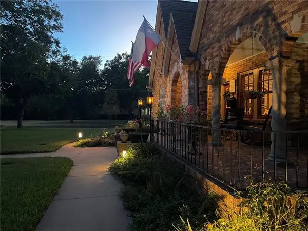 710 W 11th ST, Taylor, TX 76574