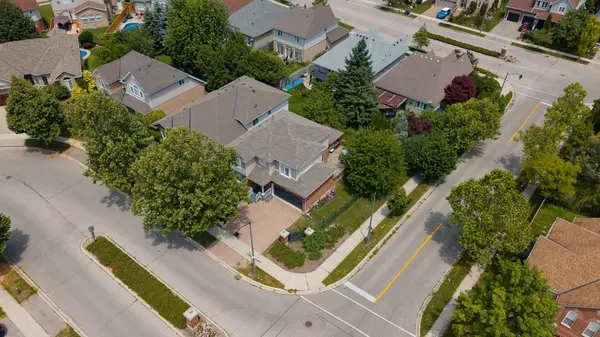 620 Munich CIR, Waterloo, ON N2V 2L6