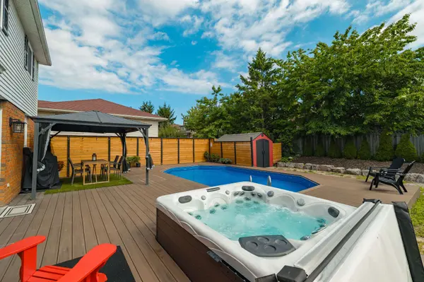 22 Driftwood DR, Kitchener, ON N2N 3A2