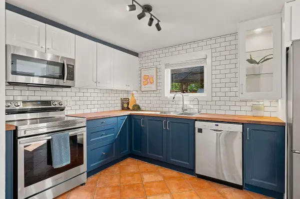 22 Driftwood DR, Kitchener, ON N2N 3A2