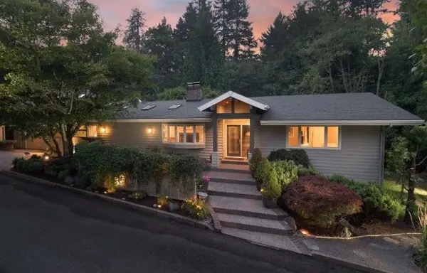 feature image of Should I Sell My Seattle Home Now or Wait?