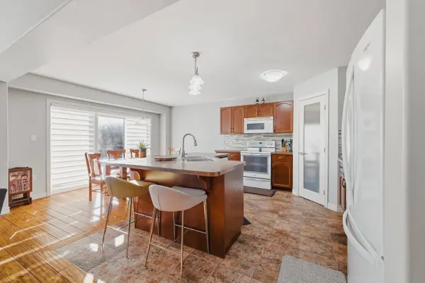 23 Doon Creek ST, Kitchener, ON N2R 0B4