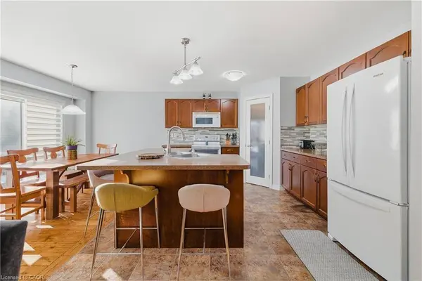 23 Doon Creek Street, Kitchener, ON N2R 0B4