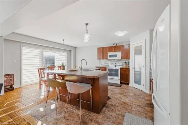 23 Doon Creek Street, Kitchener, ON N2R 0B4