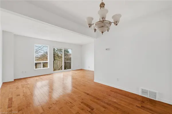 55 Dovercliffe Road Road, Guelph, ON N1G 2Z6