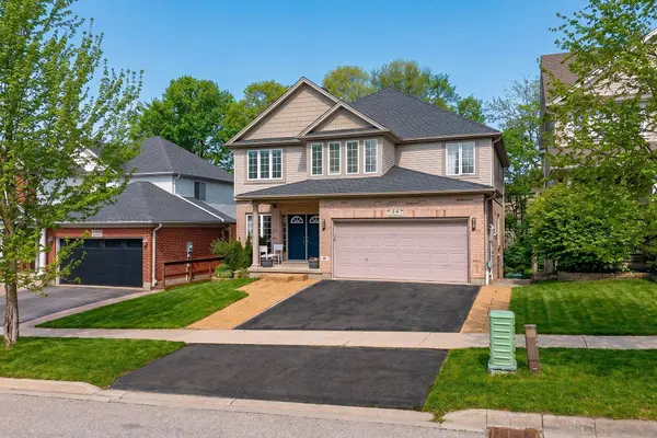 14 Hearthbridge ST, Kitchener, ON N2R 1L5