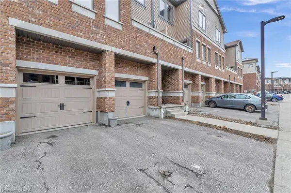 1116 Fairway Road N #B, Kitchener, ON N2A 0J3