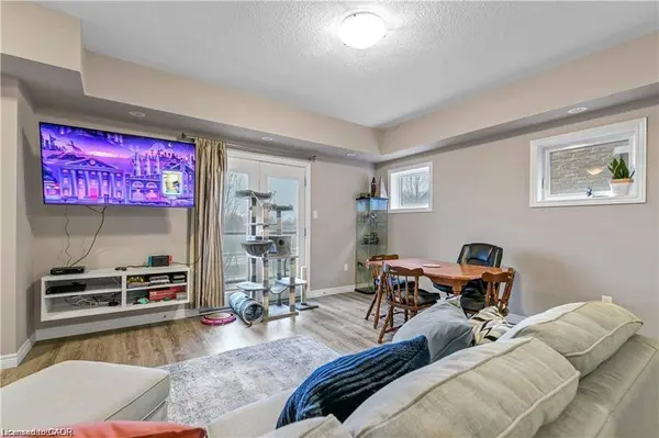 1116 Fairway Road N #B, Kitchener, ON N2A 0J3