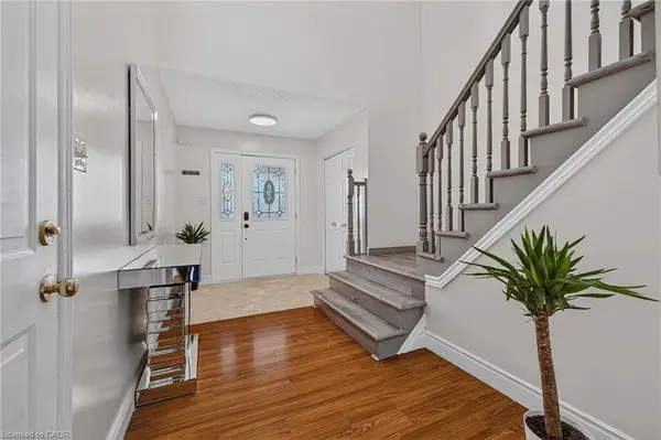 512 Snowdrop Court, Kitchener, ON N2E 4G4