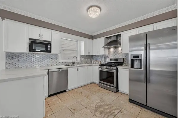 512 Snowdrop Court, Kitchener, ON N2E 4G4