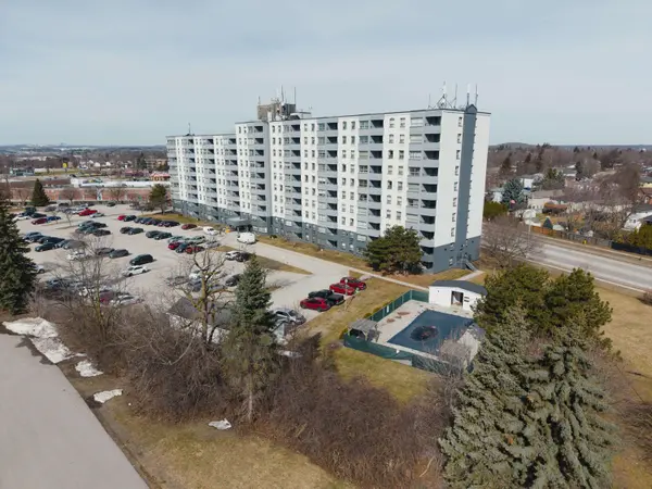 200 Jamieson Pkwy #1004, Cambridge, ON N3C 4B5