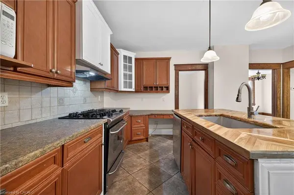 48 Stirling Avenue N, Kitchener, ON N2H 3G5