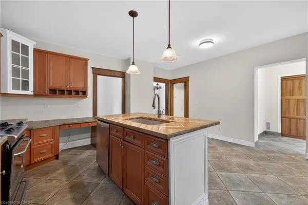 48 Stirling Avenue N, Kitchener, ON N2H 3G5