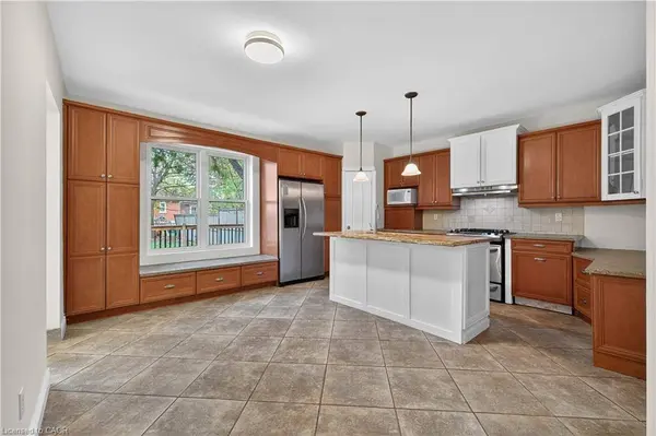 48 Stirling Avenue N, Kitchener, ON N2H 3G5