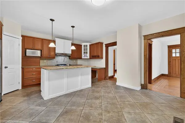 48 Stirling Avenue N, Kitchener, ON N2H 3G5