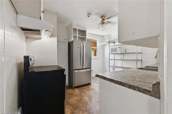 61 Hillview Street, Kitchener, ON N2H 5P9