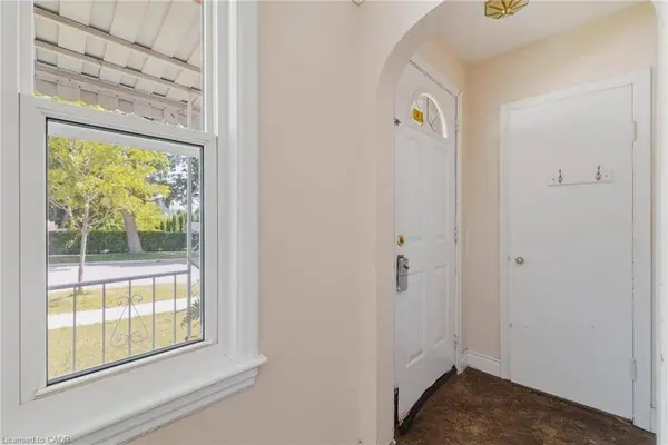 61 Hillview Street, Kitchener, ON N2H 5P9