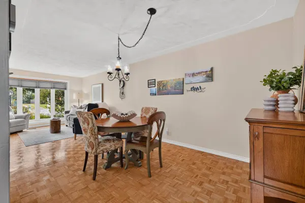 1393 Pineview AVE, Cambridge, ON N3H 4K4