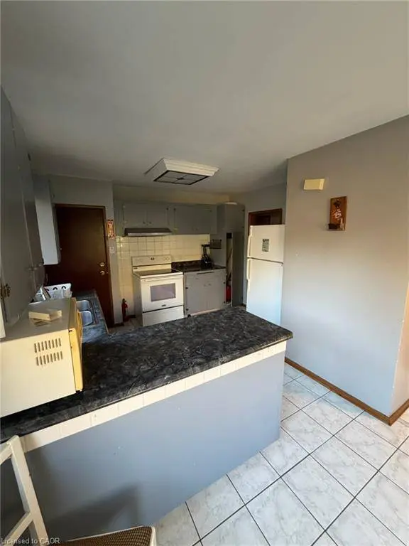 10 Cardill Crescent #Upper Level, Waterloo, ON N2L 3Y6