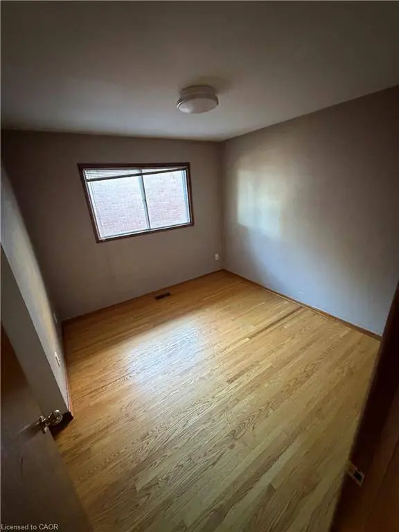 10 Cardill Crescent #Upper Level, Waterloo, ON N2L 3Y6