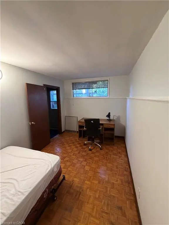 10 Cardill Crescent #Lower, Waterloo, ON N2L 3Y6