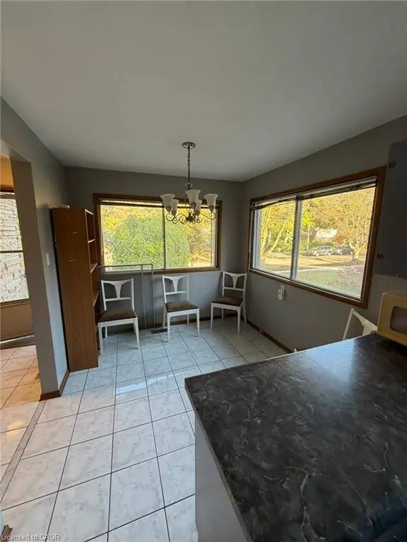 10 Cardill Crescent #Upper Level, Waterloo, ON N2L 3Y6